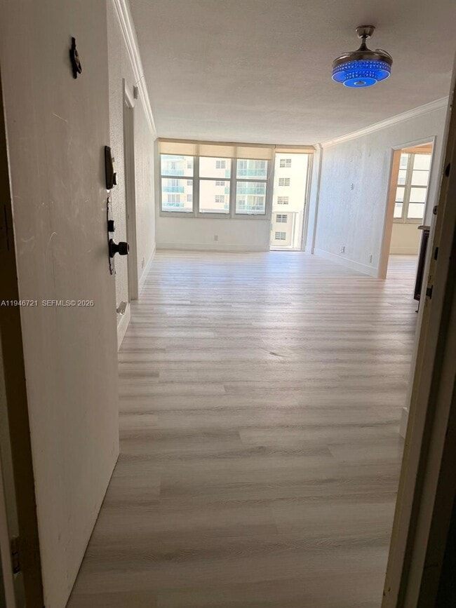 Building Photo - 3725 S Ocean Dr
