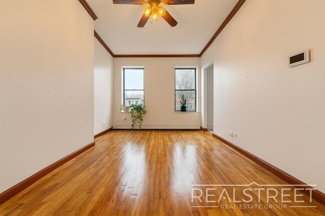 Foto del edificio - Full-Floor Brownstone 1BR + Office — ~950 Sq Ft | Prime Bed-Stuy | Available Immediately