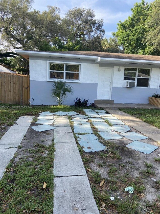 Foto principal - 1352 NE 149th St