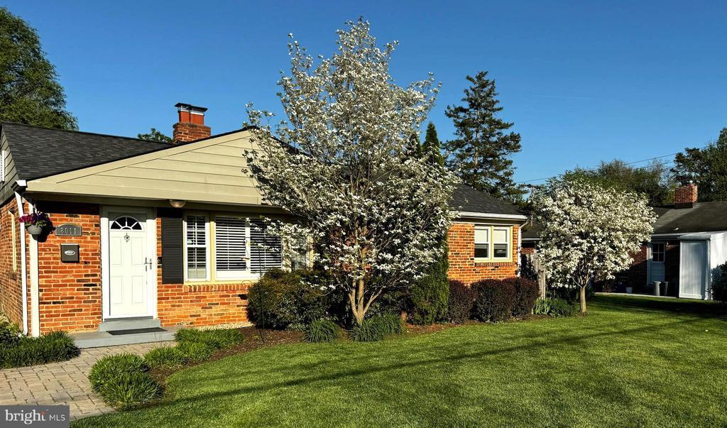 Foto principal - 8011 Jackson Rd
