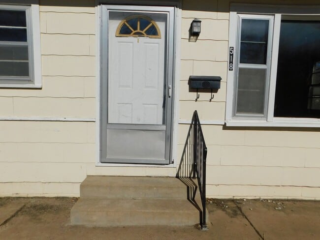 Building Photo - Cozy One Bedroom House in El Dorado!