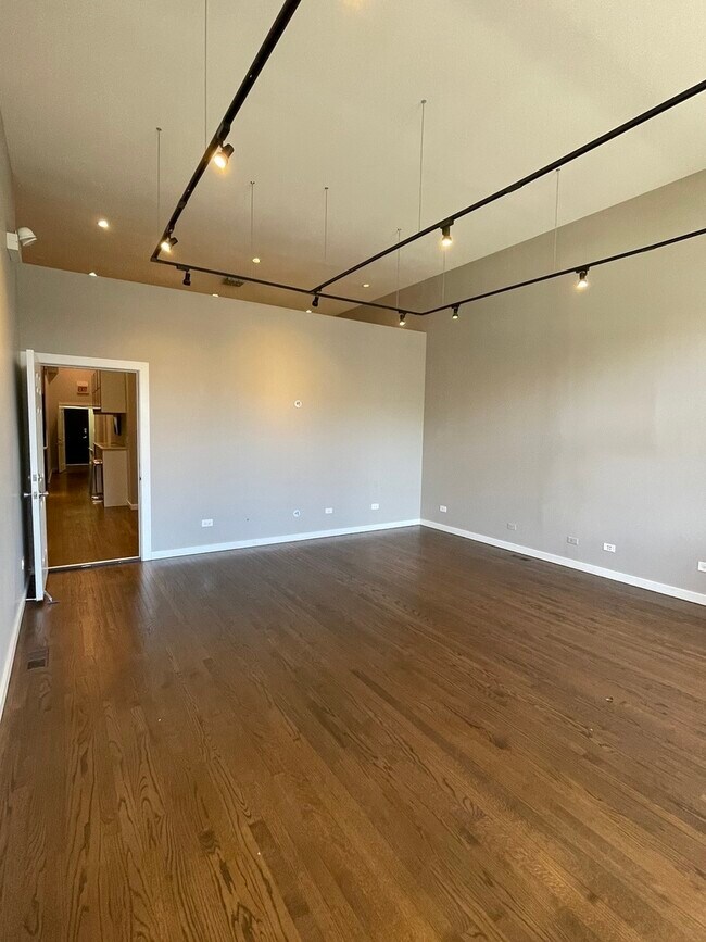 Foto del edificio - 1451 N Ashland Ave