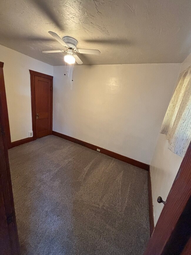 Building Photo - 28 E 200 S