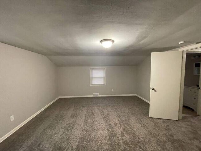 Building Photo - NOW AVAILABLE! - 2720 S SCHENLEY AVE, YOUN...