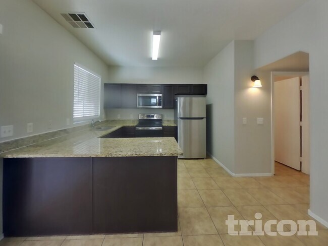 Foto del edificio - 3921 W Irwin Ave