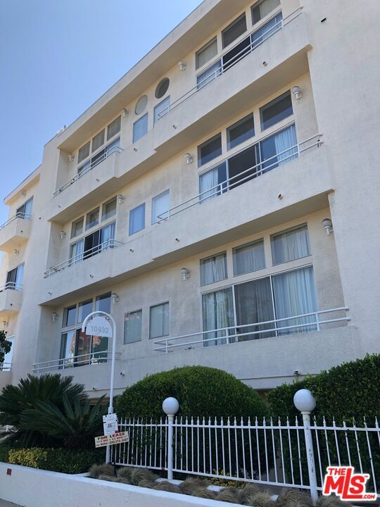 Foto del edificio - 10432 Eastborne Ave