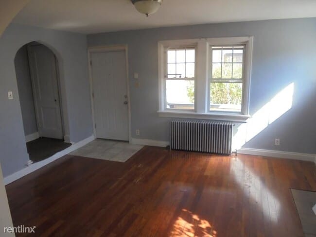 Building Photo - 3 br, 1 bath Duplex - 3001 Glen Mawr Stree...