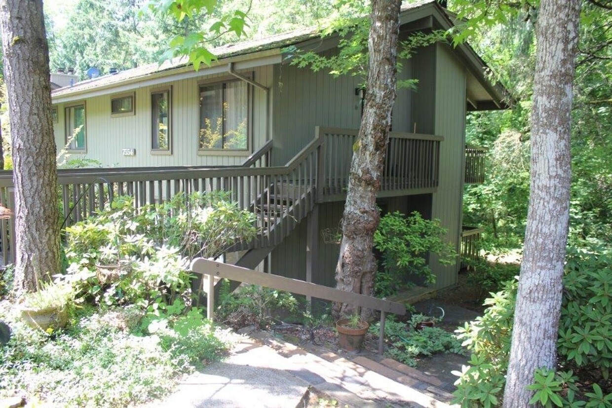 Primary Photo - 7554 SW Barnes Rd