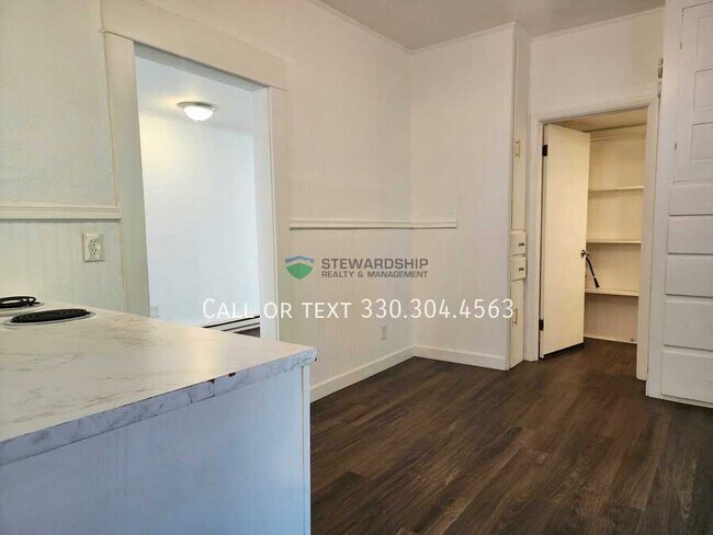 Foto del edificio - 2823 Columbus Rd NE