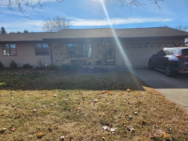 Building Photo - 3085 Summer Pl