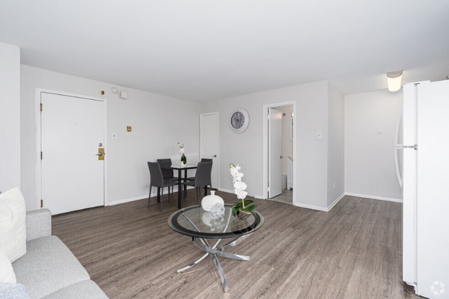 Photo - 630 W Fisher Ave Apartment