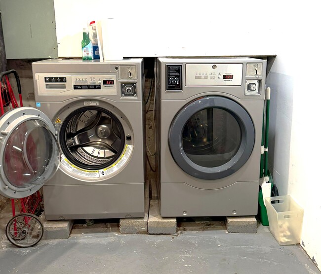 Building Photo - 446A Hancock St