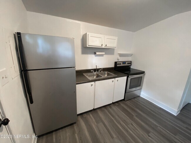 Foto del edificio - 4803 Lexington Ave