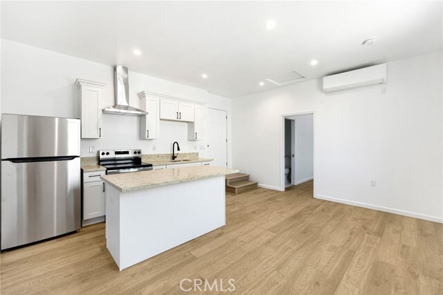 Foto del edificio - 1375 N Mentor Ave