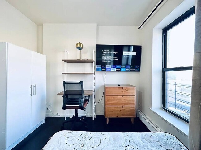 Foto del edificio - Furnished room/NOT APARTMENT