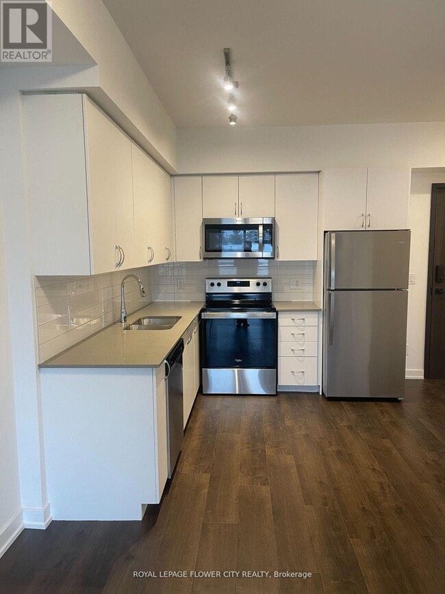 Photo du bâtiment - 56 Lakeside Ter