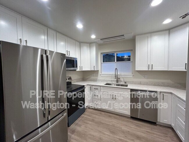Building Photo - 5018 N Visscher St