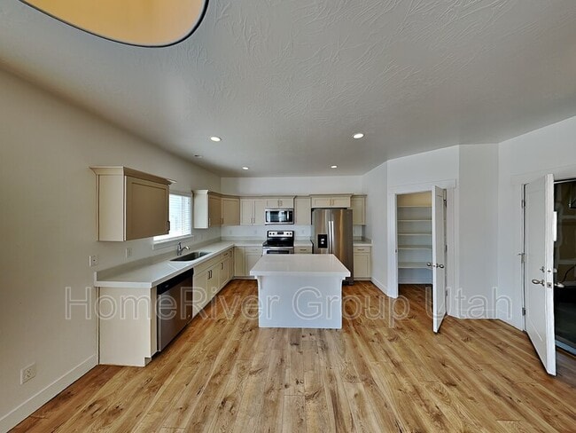 Building Photo - 836 E 340 S