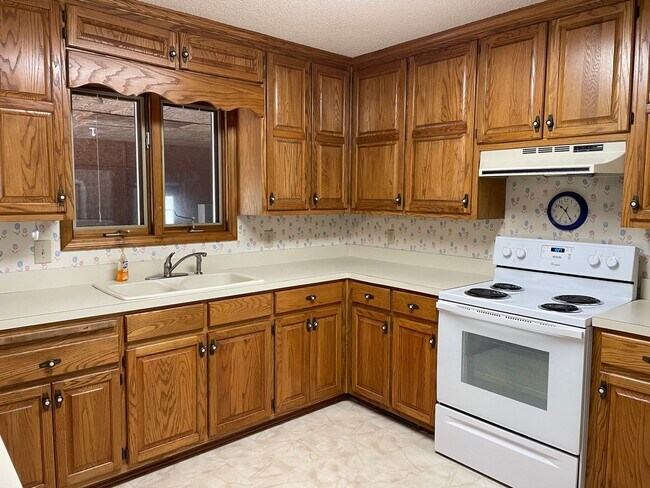 Foto del edificio - Three Bedroom Brick Ranch in Terrell with views of Lake Norman