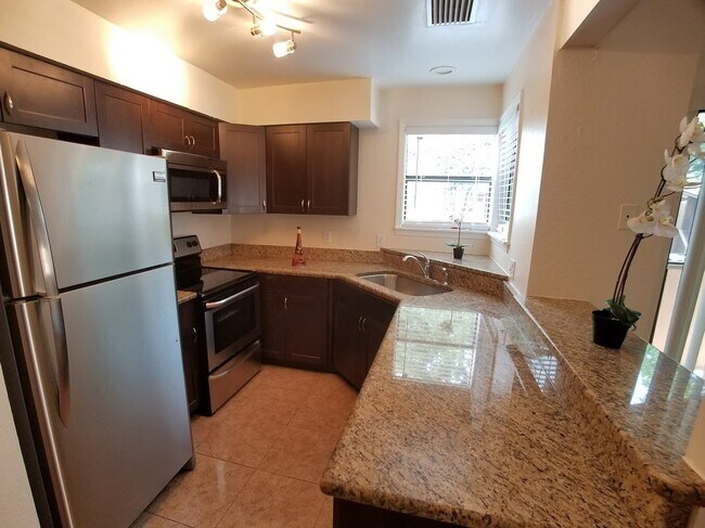Foto del edificio - Beautiful Remodeled 1/1 Condo x Rent @ Winter Park in front of Full Sail.