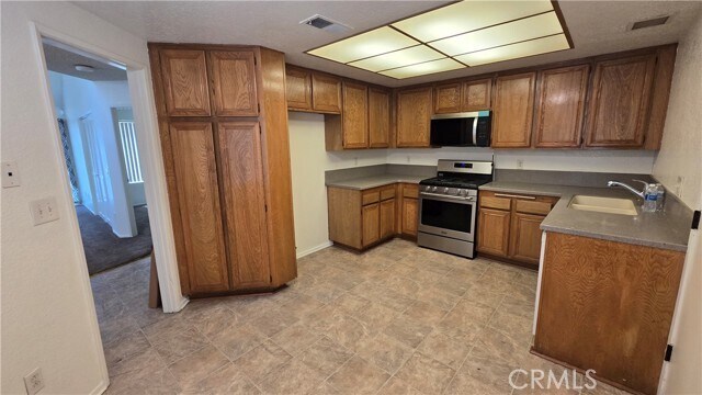 Foto del edificio - 12168 Mt Vernon Ave