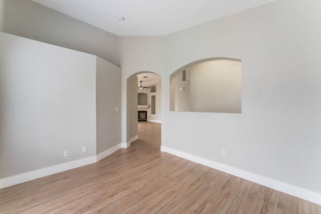 Foto del edificio - Charming 2-Bedroom Condo with Modern Comforts!