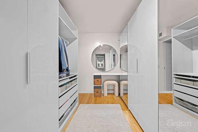 Foto del edificio - 425 E 13th St