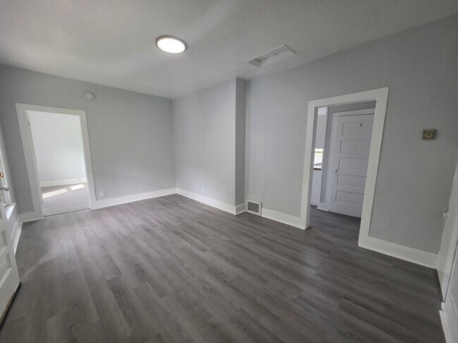 Foto del edificio - Kent 1 Bedroom 1 Bath (Upstairs Apartment)