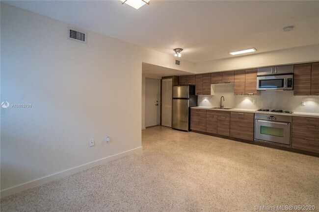 Building Photo - 666 NE 80th St