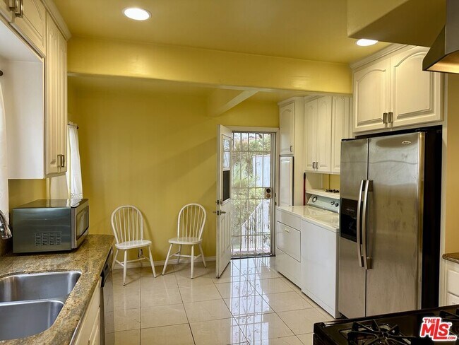 Foto del edificio - 1252 Burnside Ave