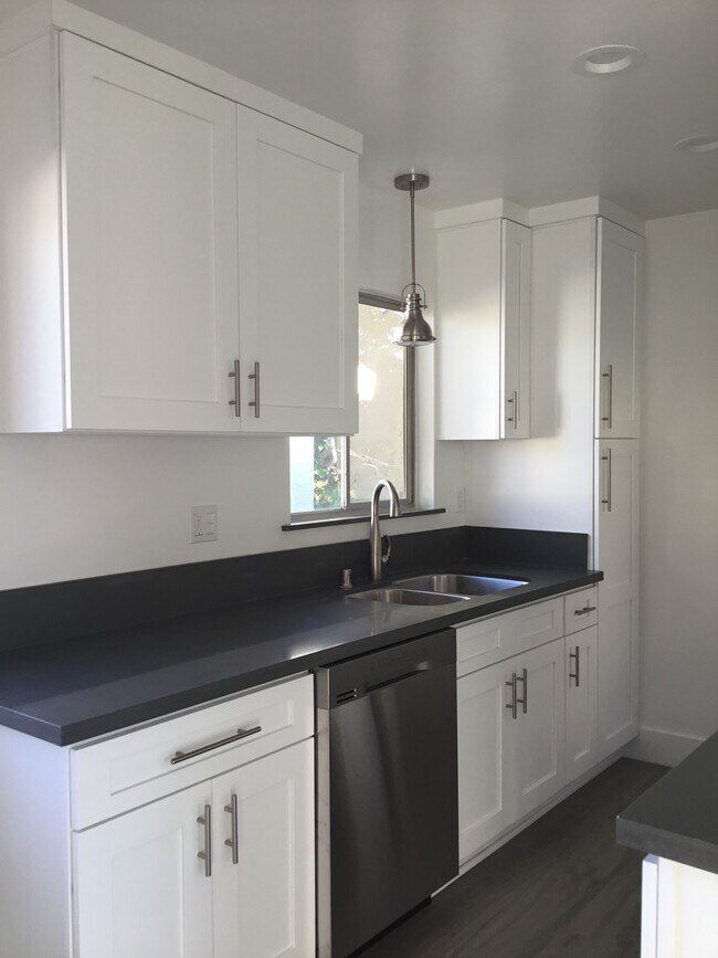 Kitchen - 2604 Graham Ave