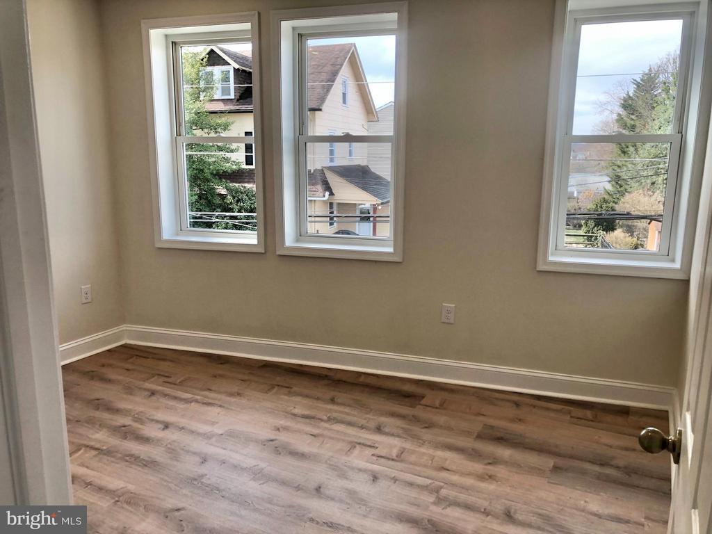 Foto principal - 137 E Spring Ave