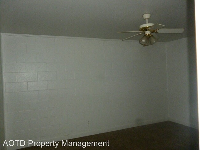 Building Photo - 457 White Dr