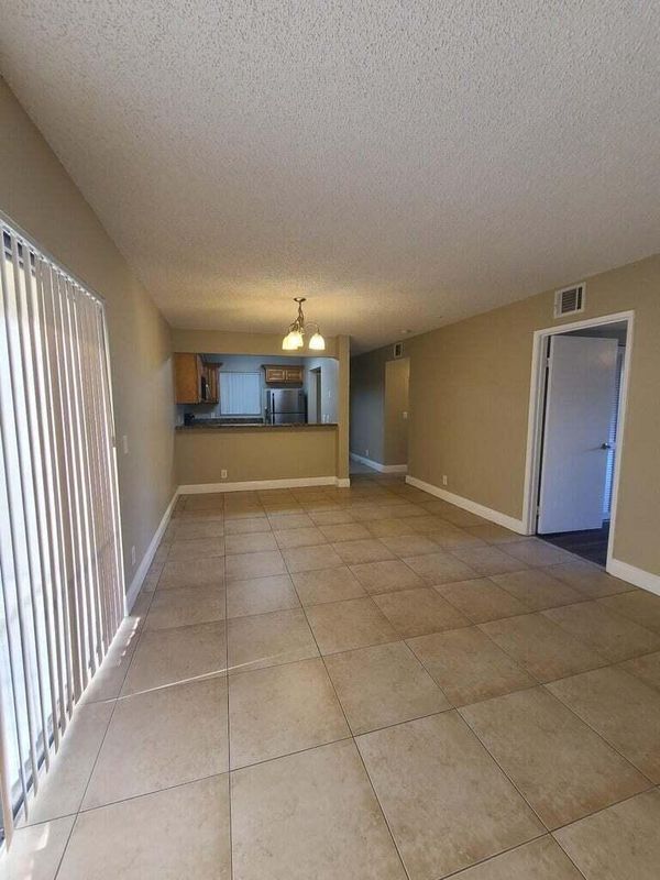 Foto del edificio - 1517 Lake Crystal Dr