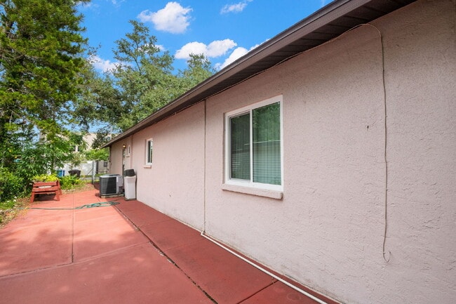 Building Photo - Home For Rent in St Petersburg!