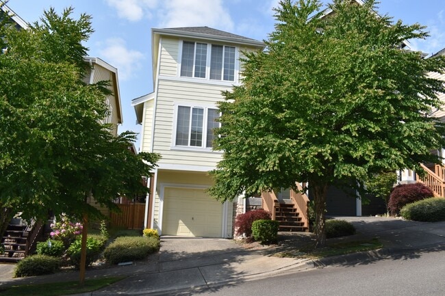 Building Photo - Quiet Fircrest 3 Bedroom 2.5 Bath Town Home