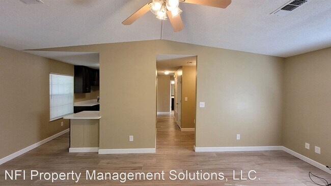 Building Photo - 2 br, 1 bath House - 1033 Peakview Drive