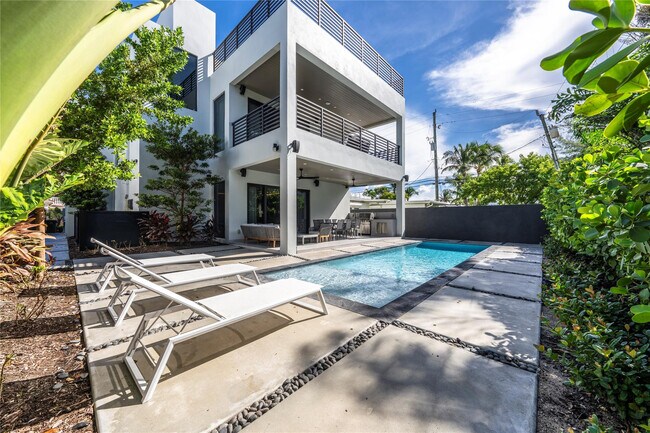 Foto del edificio - 3320 NE 17th St