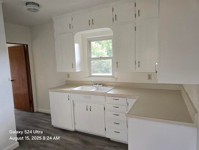 Building Photo - 1634 King St