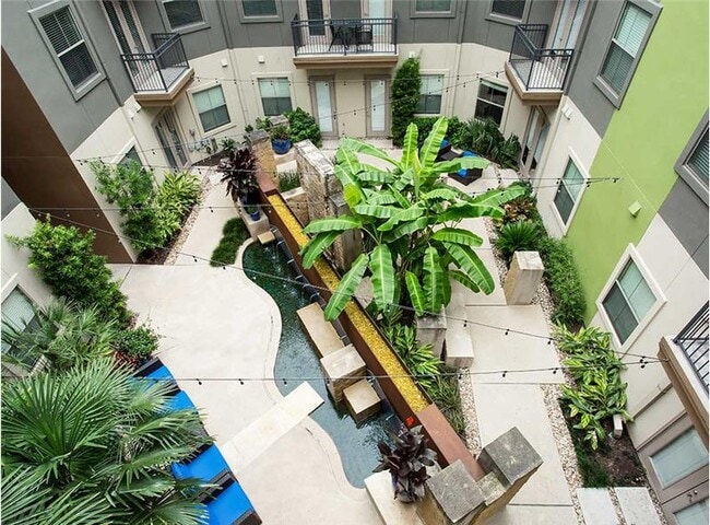 Foto del edificio - 302 N Lamar Blvd