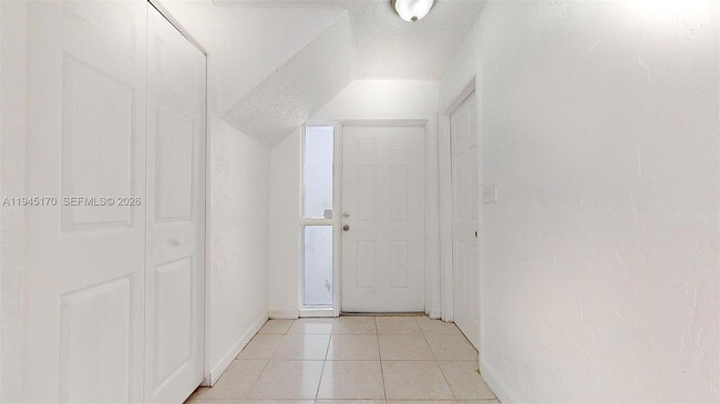 Foto del edificio - 2117 NW 56th Ave