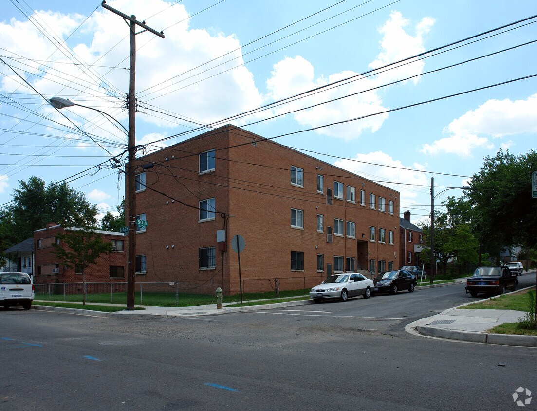 Foto del edificio - 1225 50th Pl NE