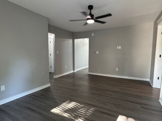 Foto del edificio - 115 Hillside Rd