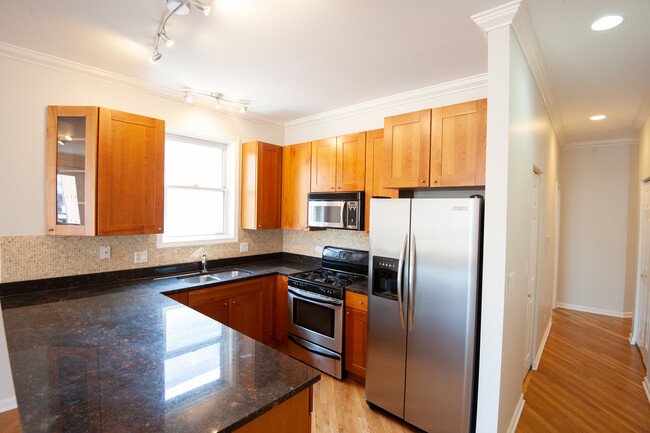 Foto del edificio - 2427 W Augusta Blvd
