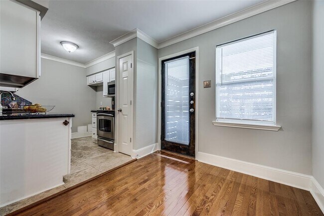 Building Photo - 7730 Meadow Park Dr