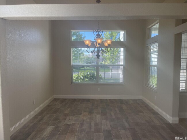 Foto del edificio - 1623 Sewell Dr