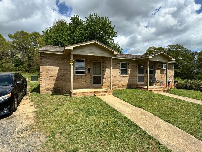 Foto del edificio - 2/1 Duplex inside city of Shelby, nc