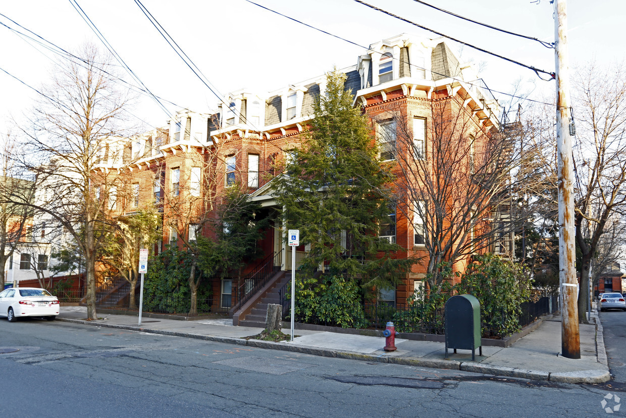 Primary Photo - Mount Vernon Street Apartments