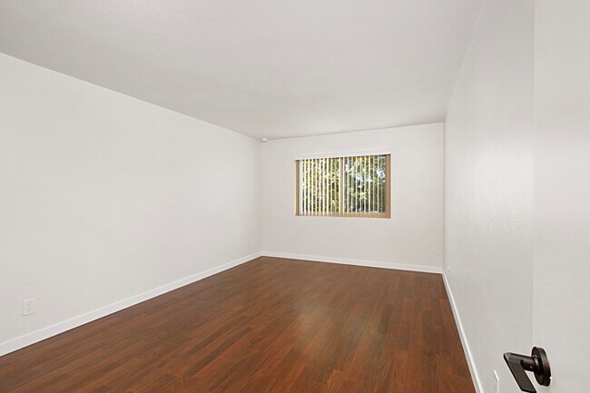 Foto del edificio - 4444 W Point Loma Blvd