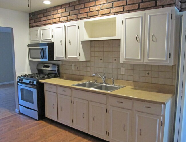 Foto del edificio - MOVE IN SPECIAL 3 Bedroom 1.5 Bath Ranch in Portage